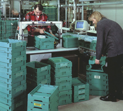 塑料周轉筐在車(chē)間流水線(xiàn)使用的優(yōu)勢